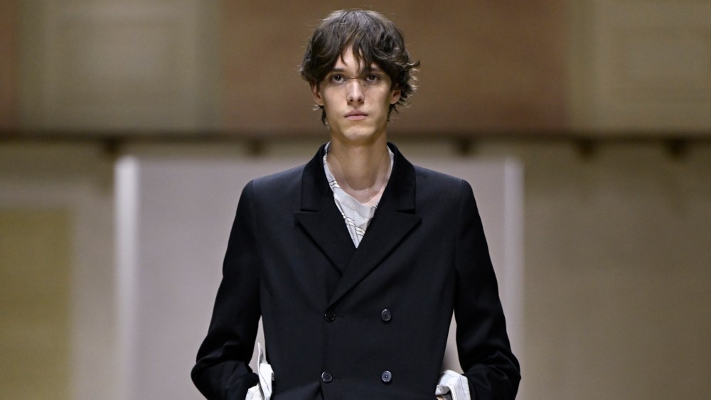 prada-men’s-fall-2026:-really-slim,-and shady