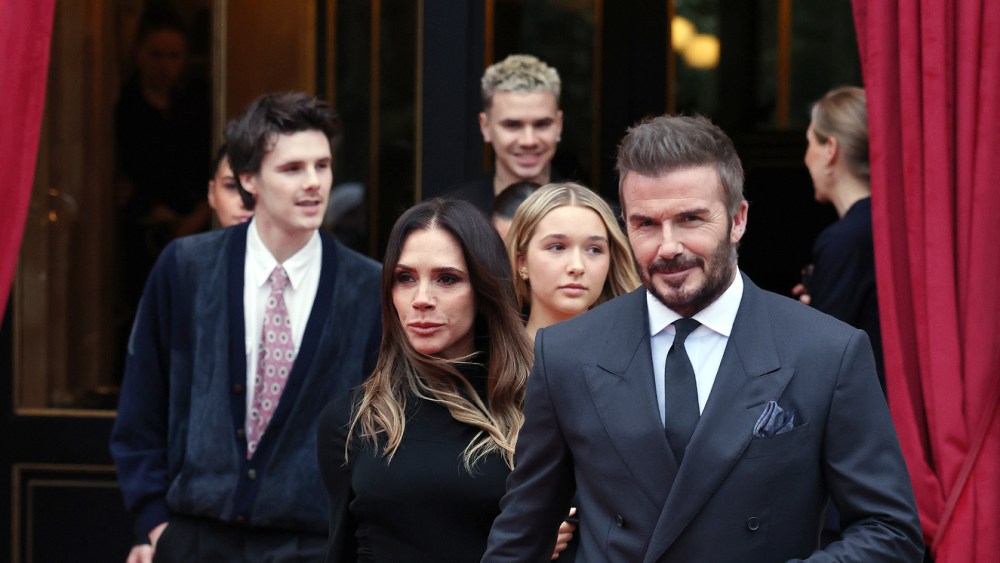 victoria-beckham-receives-honor-from-french-culture ministry