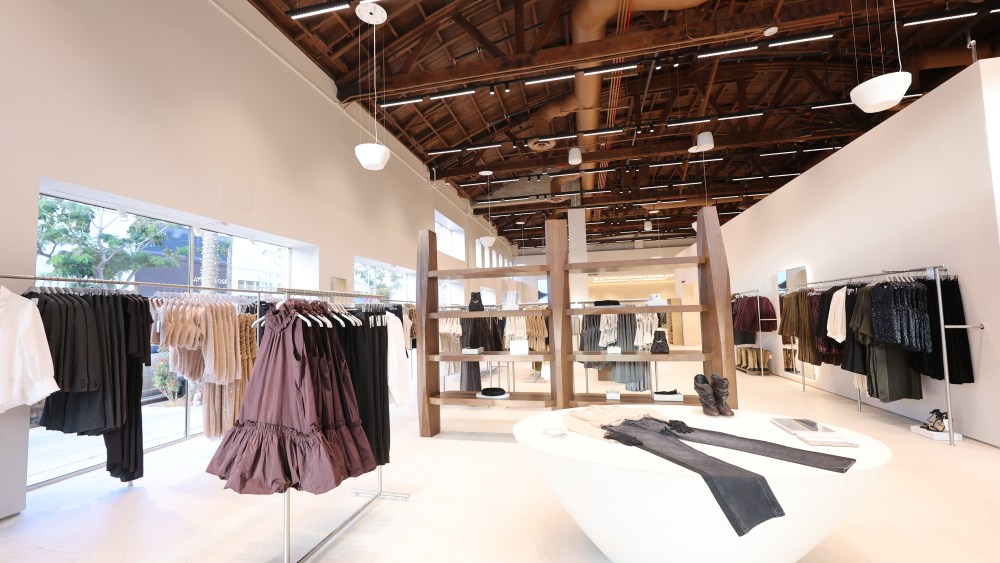 h&m-group-profits-climb-in-q4,-as-sales-growth-holds steady