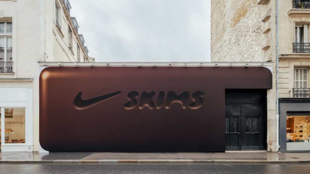 nikeskims-heads-to-paris-with-pop-up-shop-featuring-rift-satin shoe
