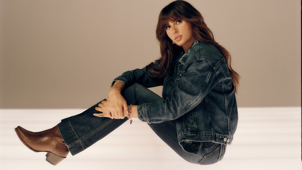 american-eagle-taps-country-music-singer-songwriter-ella-langley-for-spring-ad campaign