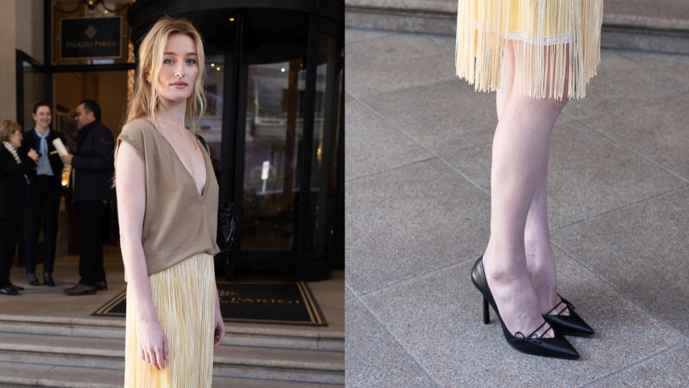 sarah-pidgeon-attends-prada-fall-2026-show-in-the-fashion-house’s-bow-adorned heels