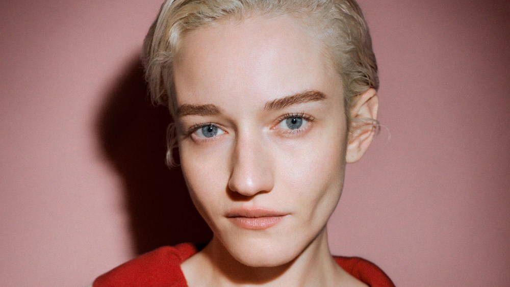 exclusive:-julia-garner-is-now-a-global-brand-ambassador-for loewe