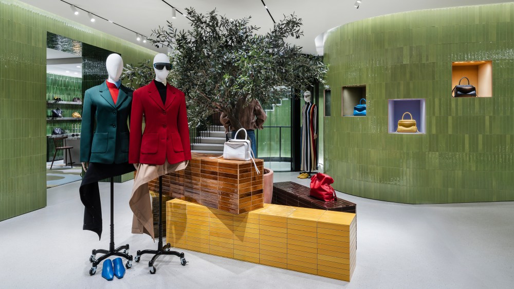 exclusive:-loewe-just-opened-its-second-‘casa’-flagship-in paris