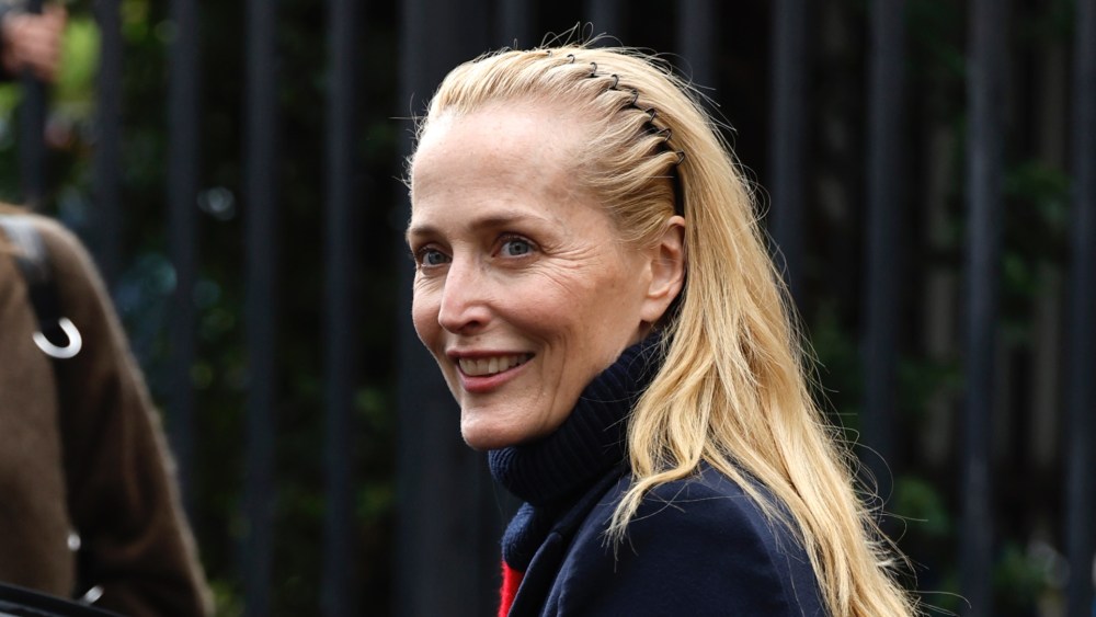 gillian-anderson-revives-’90s-headband-hair-on-the-miu-miu-fall-2026-paris-fashion-week runway