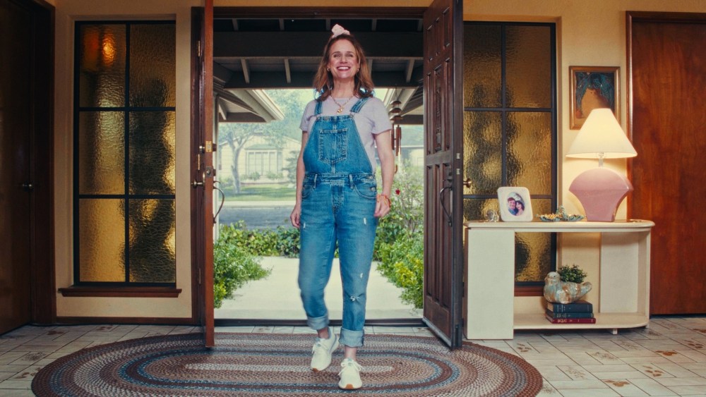 exclusive:-kizik-taps-andrea-barber-for-first-tv-spot-as-hands-free-brand-embraces-’90s nostalgia