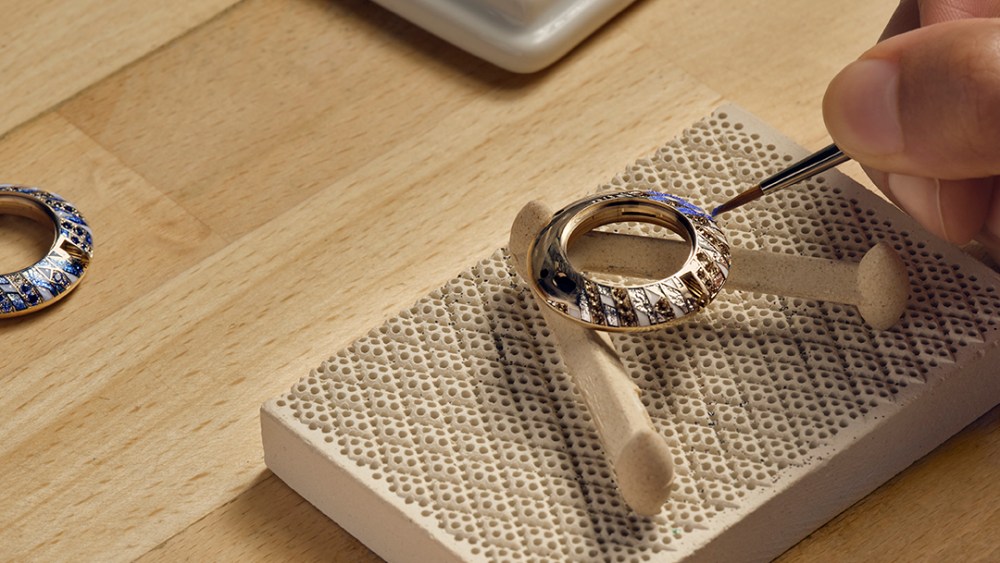 exclusive:-cartier-and-the-king’s-foundation-team-up-on-decorative-arts-in watchmaking