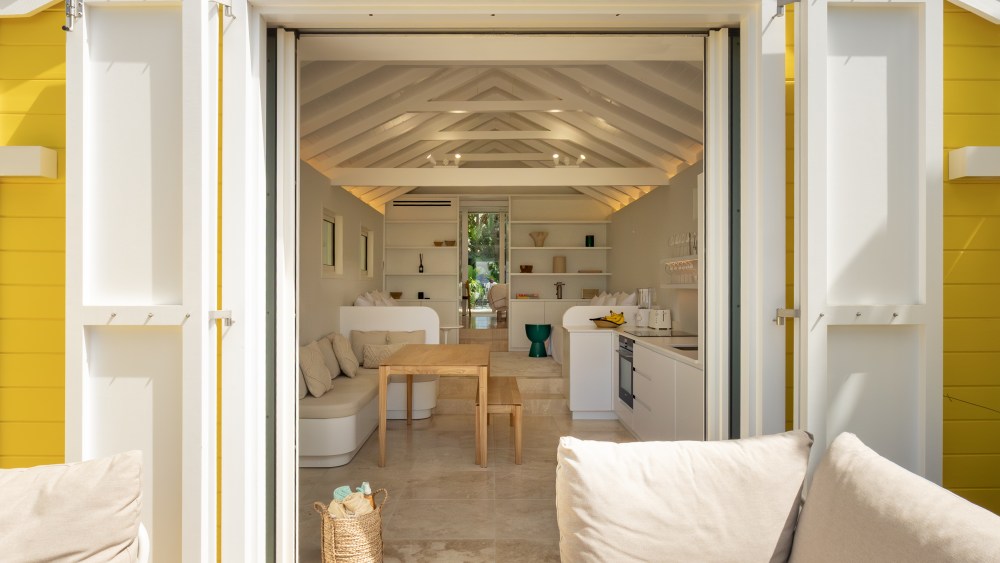 travel-scene:-st-barths,-venice-and paris