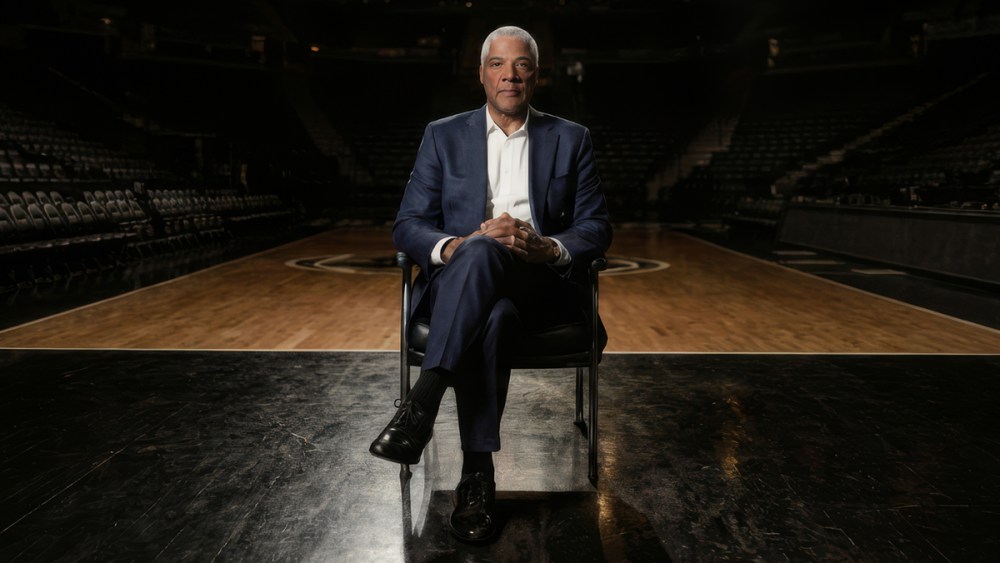 rockport-brings-dr.-j’s-basketball-legacy-to-life-in-new-ai-driven campaign