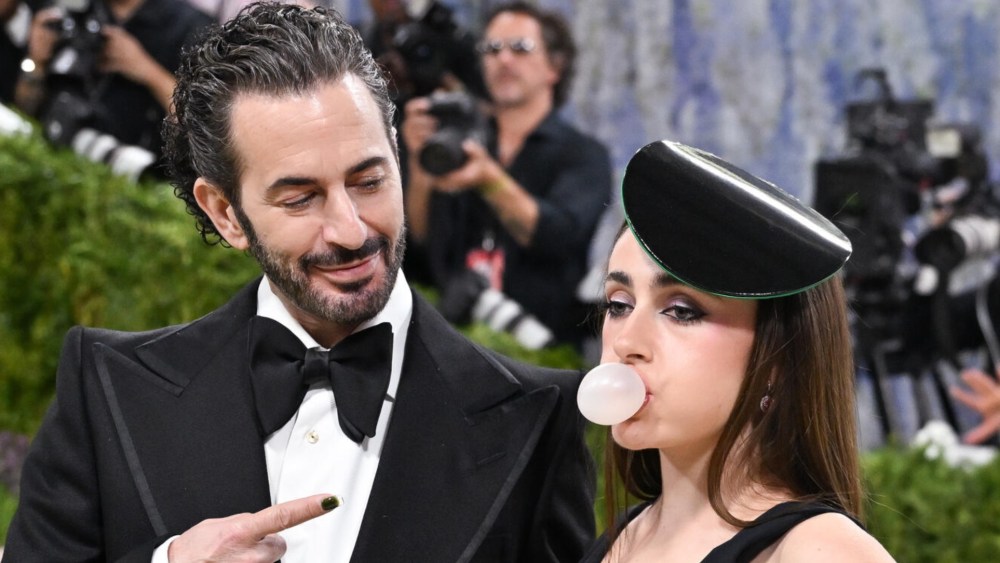 rachel-sennott-teases-upcoming-marc-jacobs-beauty-at-the-2026-met gala