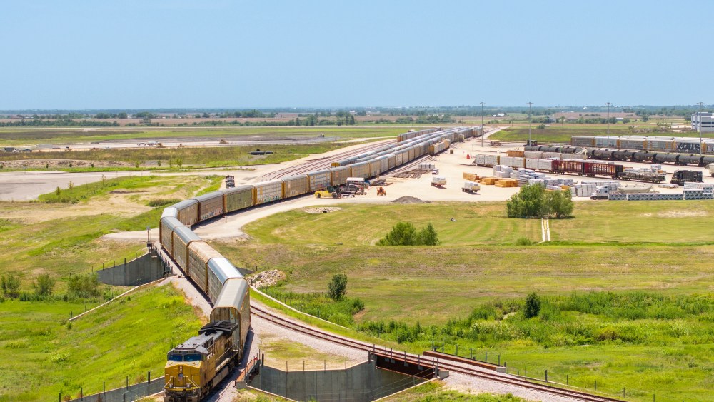 union-pacific,-norfolk-southern-sweeten-merger-filing-with-new-freight-shift projections