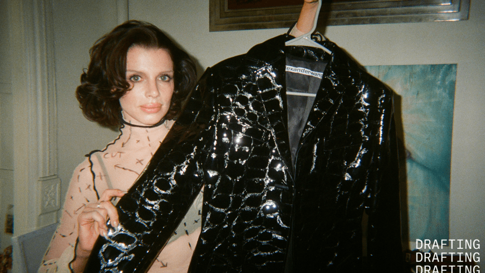 julia-fox-talks-stoop-sale,-plastic-surgery,-looksmaxxing-and shoplifting