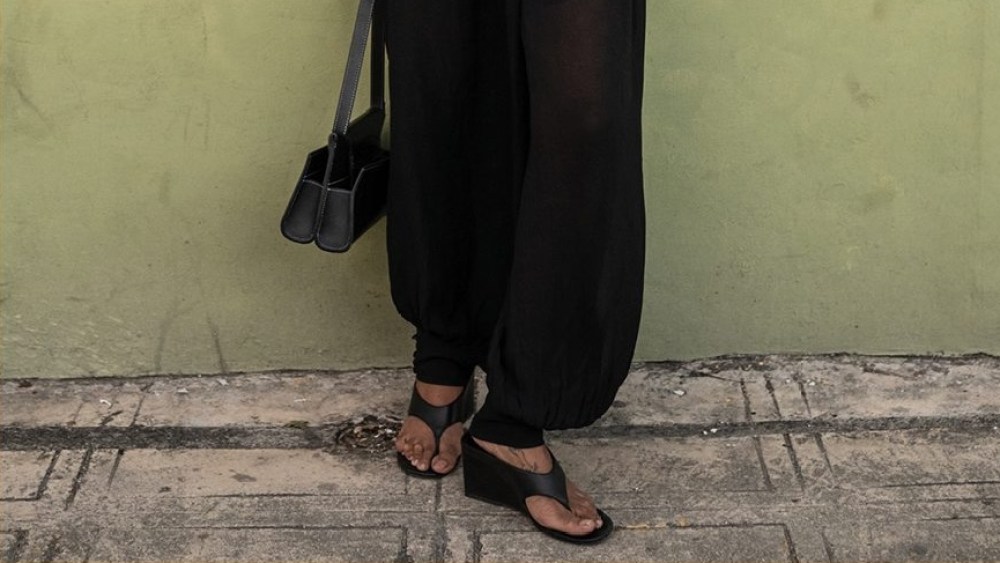 this-polarizing-‘90s-sandal-is-back-with-an-elevated twist