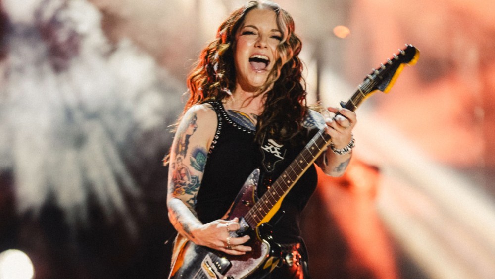ashley-mcbryde-exposes-her-life,-grit-in-new album