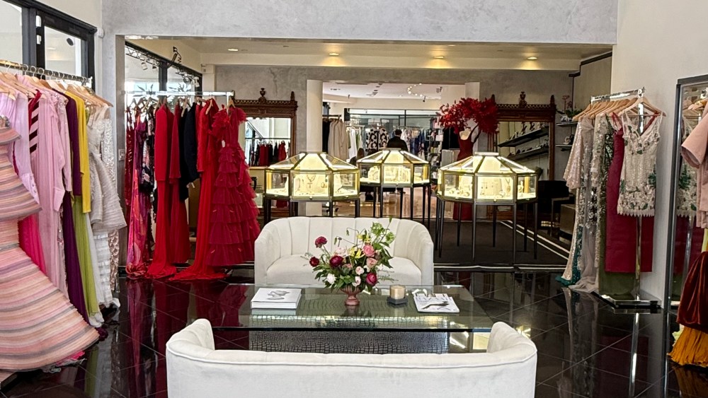 with-$300,000-gowns-and-a-truman-capote-inspired-name,-the-swan-house-welcomes shoppers