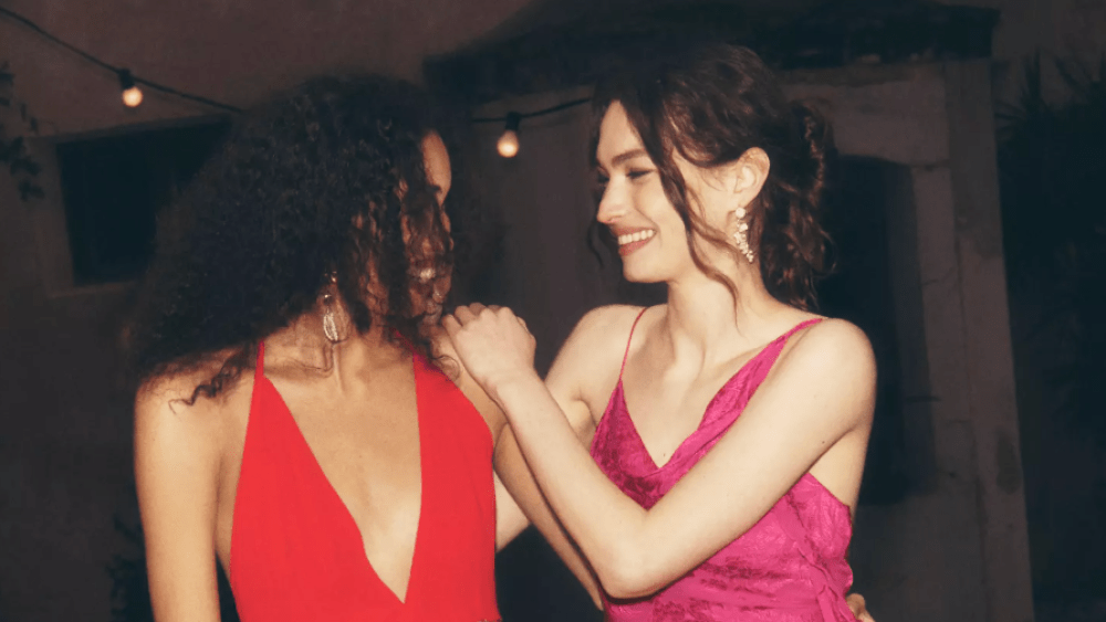 forget-the-lbd:-wedding-guest-dressing-is-in-its-maximalist era