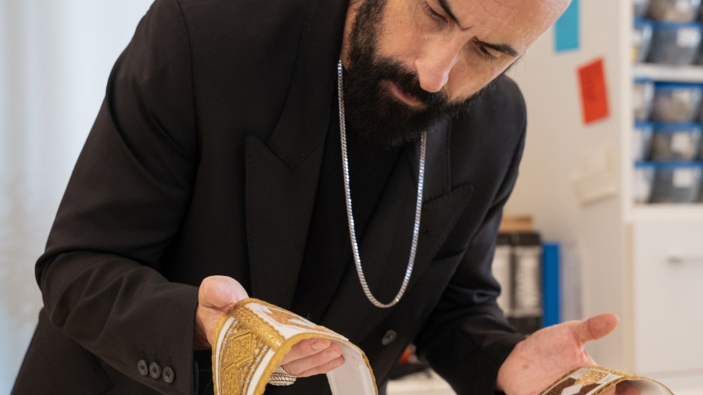 pope-leo-xiv’s-favorite-fashion-designer-celebrates-25-years-in business