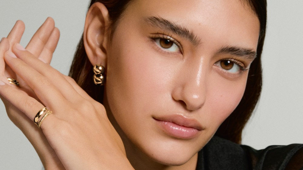 mejuri-introduces-new-steel collection