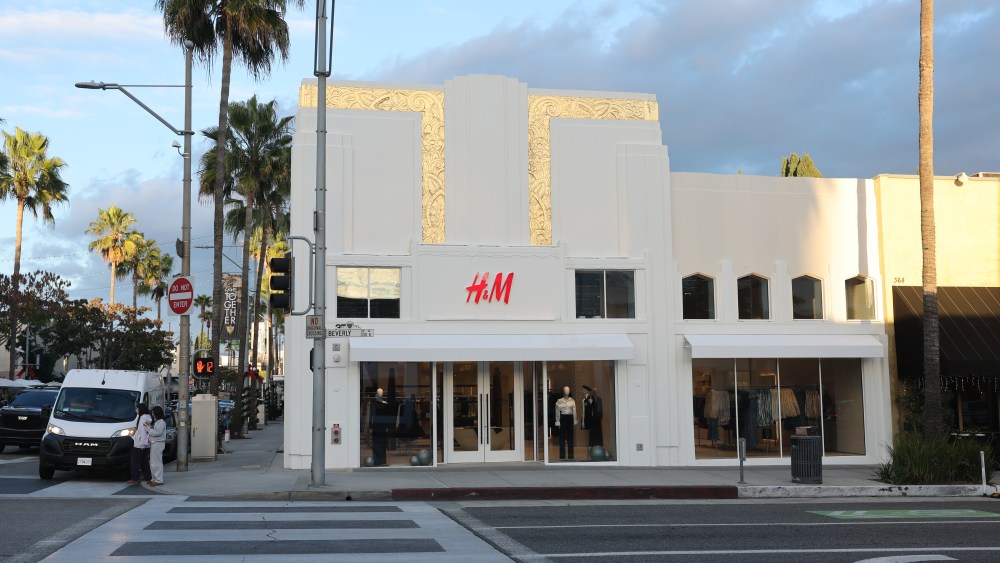 h&m-sees-flat-sales-in-q2-with-3%-fewer stores