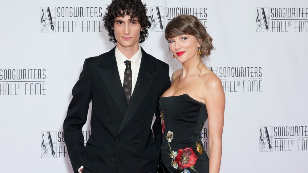 sombr-brings-romantic-ruffles-and-a-red-rosette-to-taylor-swift’s-wedding-in-kyosuke kunimoto