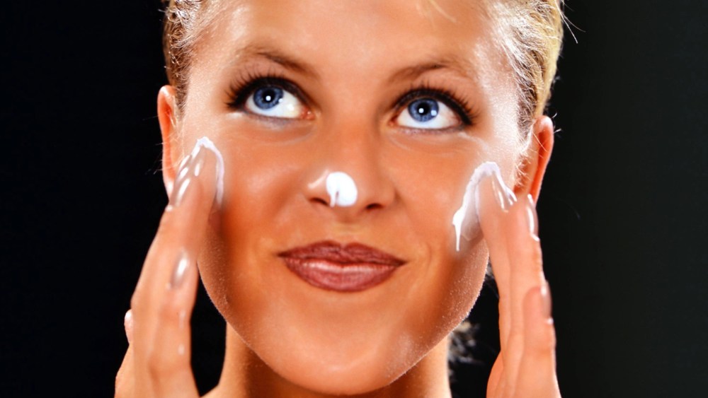 how-to-effectively-layer-peptides-into-your-skin-care-routine,-according-to experts