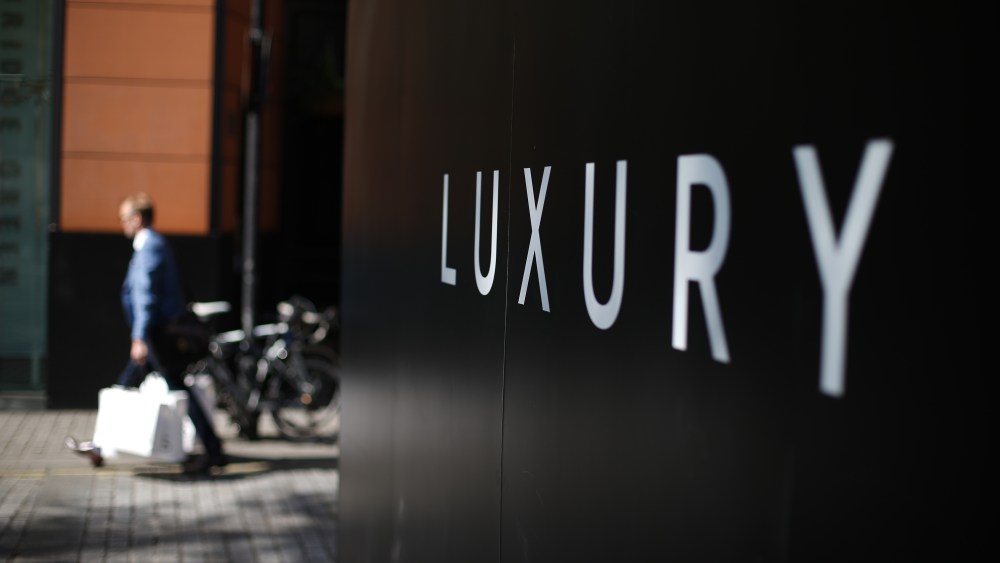 a-luxury-fashion-retailer-in-bahrain-launches-its-own-ai-personal stylist