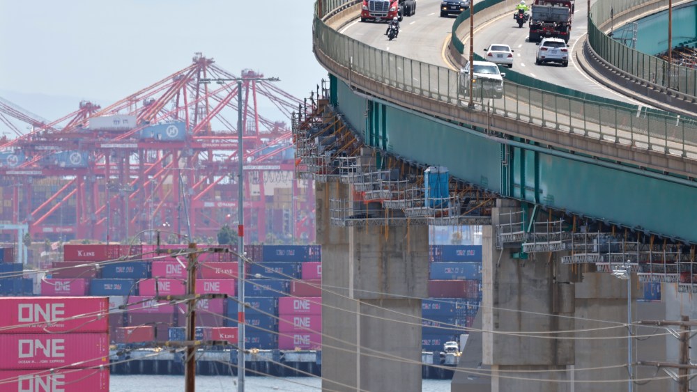 port-of-la-cargo-volumes-signal-retailers-are-rewriting-the-shipping calendar