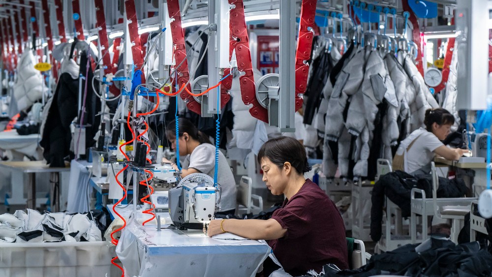 clinging-to-legacy-systems,-most-manufacturers-still-do-not-embrace ai