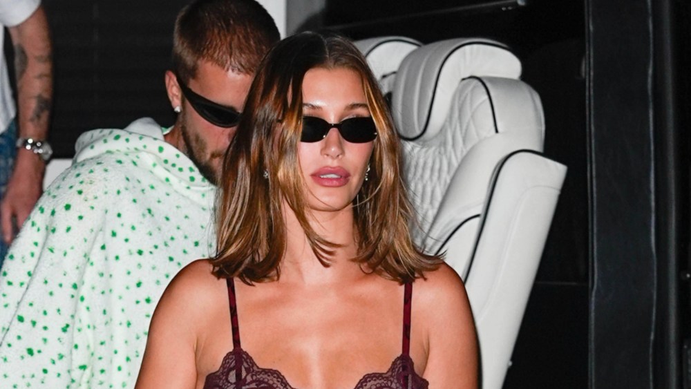 glazed-nails-are-out-(for-now),-according-to-hailey bieber