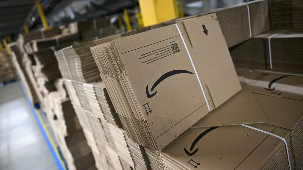 amazon-to-spend-$400m-renovating-two-florida-warehouses,-cut-1,100+ jobs