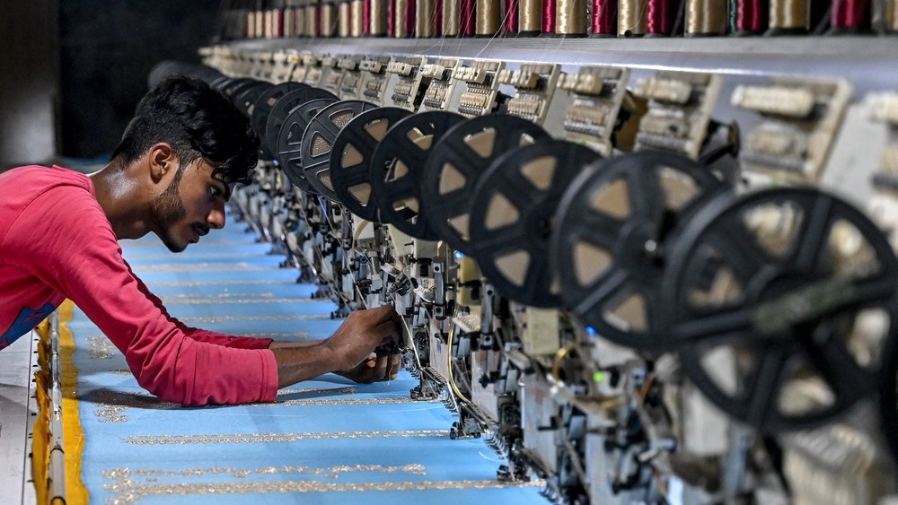 on-the-line:-social-audits-are-failing-pakistan’s-garment workers