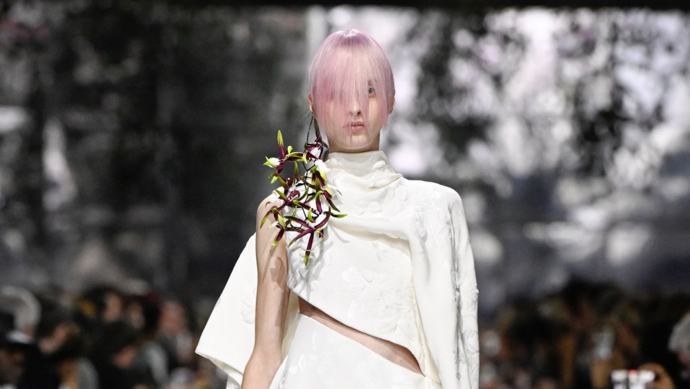 dior-revival-breaks-losing-streak-at-lvmh-fashion division