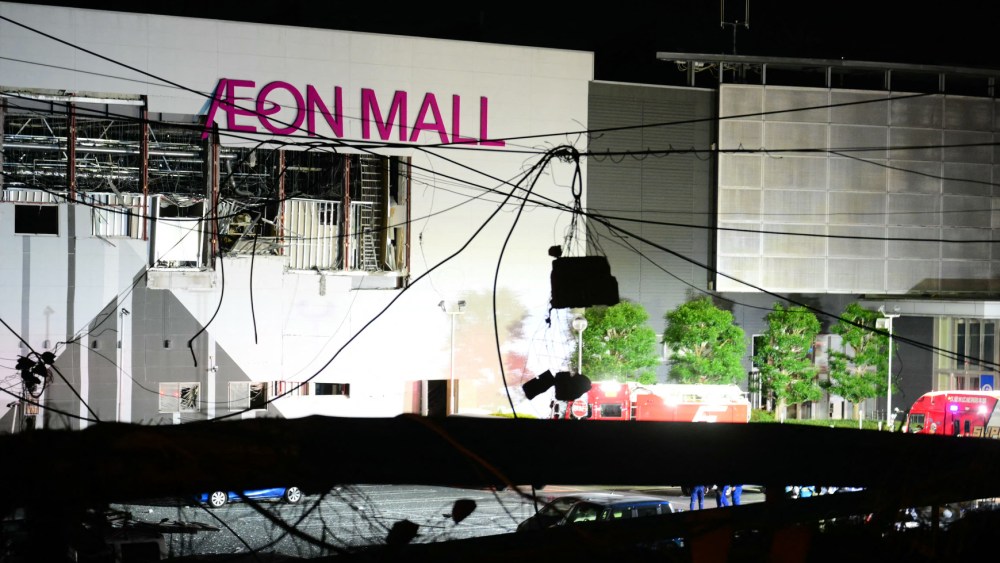 the-earthquake-damaged-mall-in-japan-has-been-hit-and-closed-by-tremors before