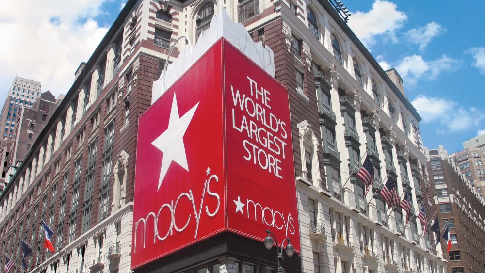 macy’s-iconic-sign-comes down