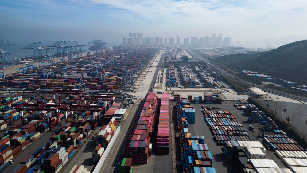 trust-issues-are-holding-back-ai-adoption-among-supply-chain leaders