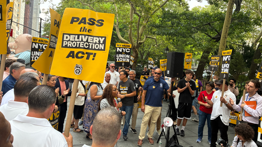 amazon-workers-rally-at-nyc-city-hall-as-delivery-bill-gains momentum