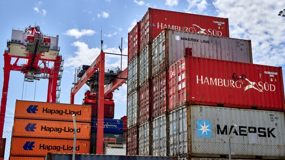 maersk,-hapag-lloyd-flag-strong-demand-from-asia,-but-port-infrastructure-is buckling
