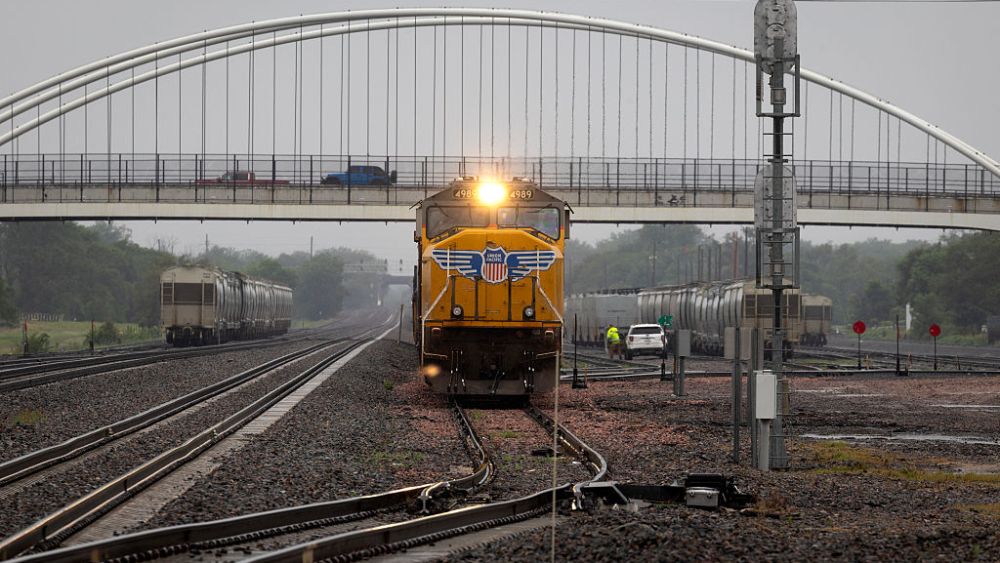 all-aboard:-stb-resumes-union-pacific-norfolk-southern-merger review
