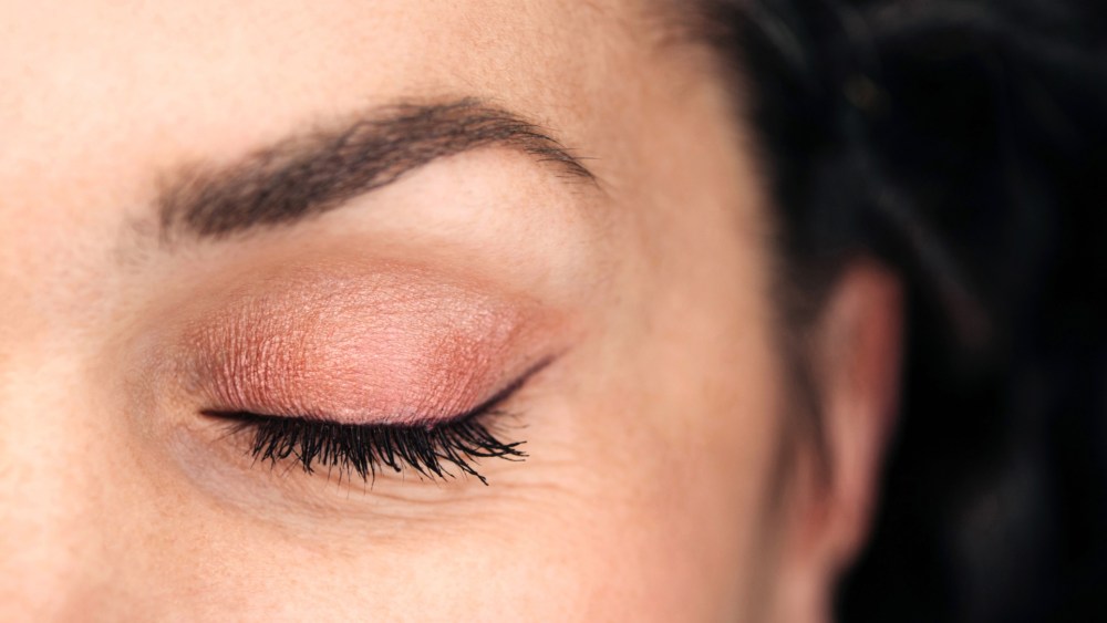 a-masterclass-in-eyeliner:-experts-share-tips-for-women-over 40