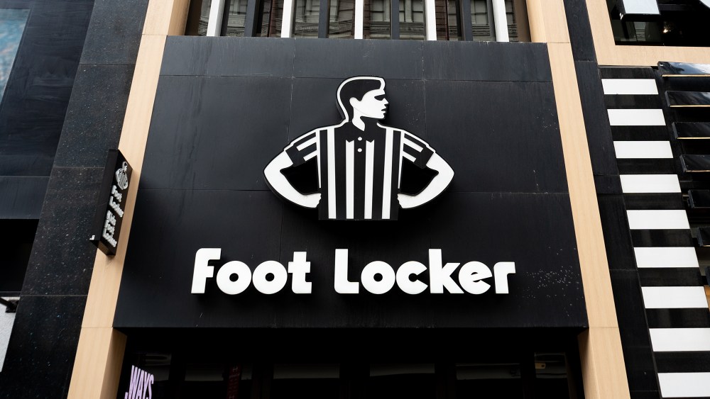 dick’s-sporting-goods-shares-fall-on-q2-miss-and-lowered-foot-locker outlook