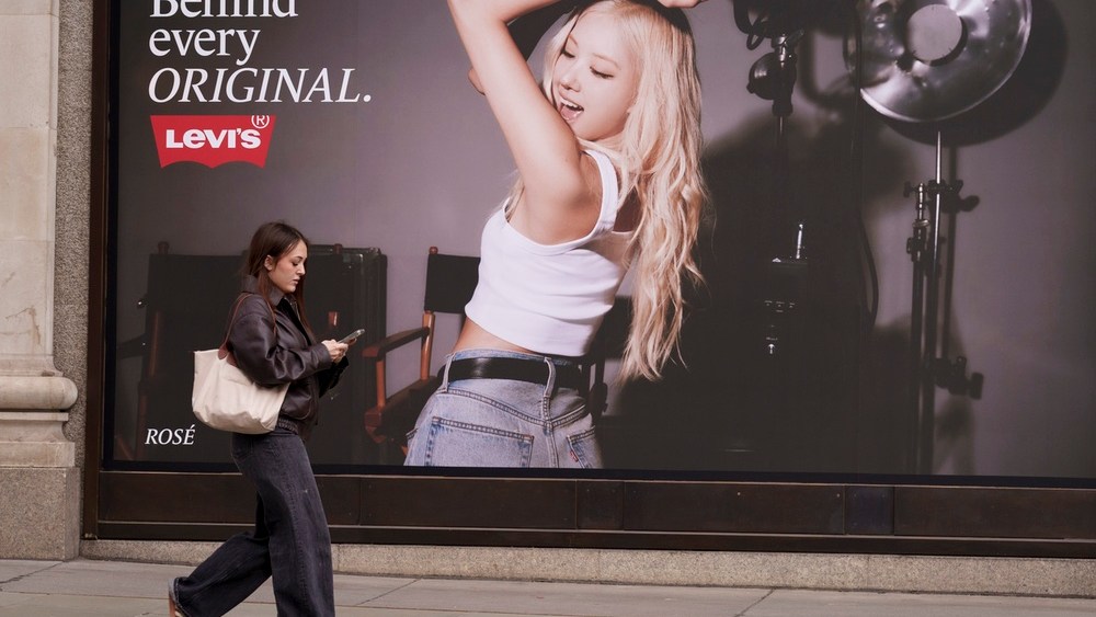 brand-conscious-consumers:-a-small-but-powerful-shopping group