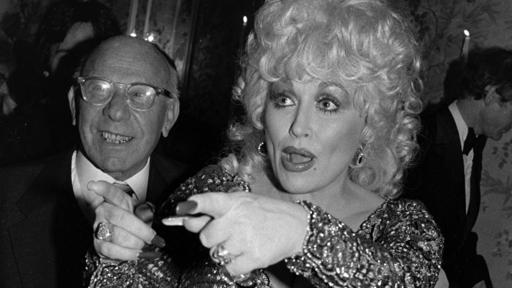 honoring-the-life-of-dolly-parton:-a-look-back-at-her-best-beauty moments
