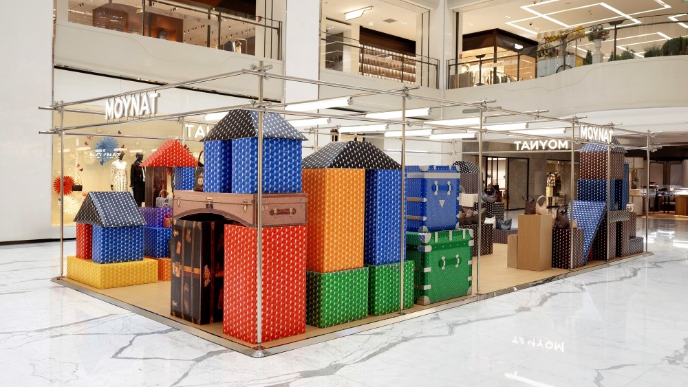 moynat-plants-a-‘folding-paper-garden’-pop-up-at-skp-beijing-with-artist jojo