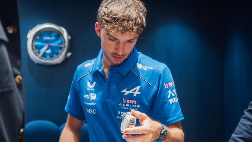 alpine-formula-1-team-driver-pierre-gasly-helps-h-moser-&-cie.-open-first-flagship-in-milan,-unveil-new-streamliner watch
