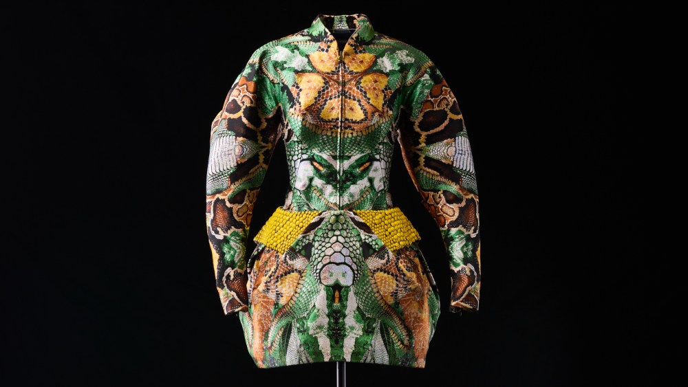 this-couture-auction-could-steal-the-show-at nyfw