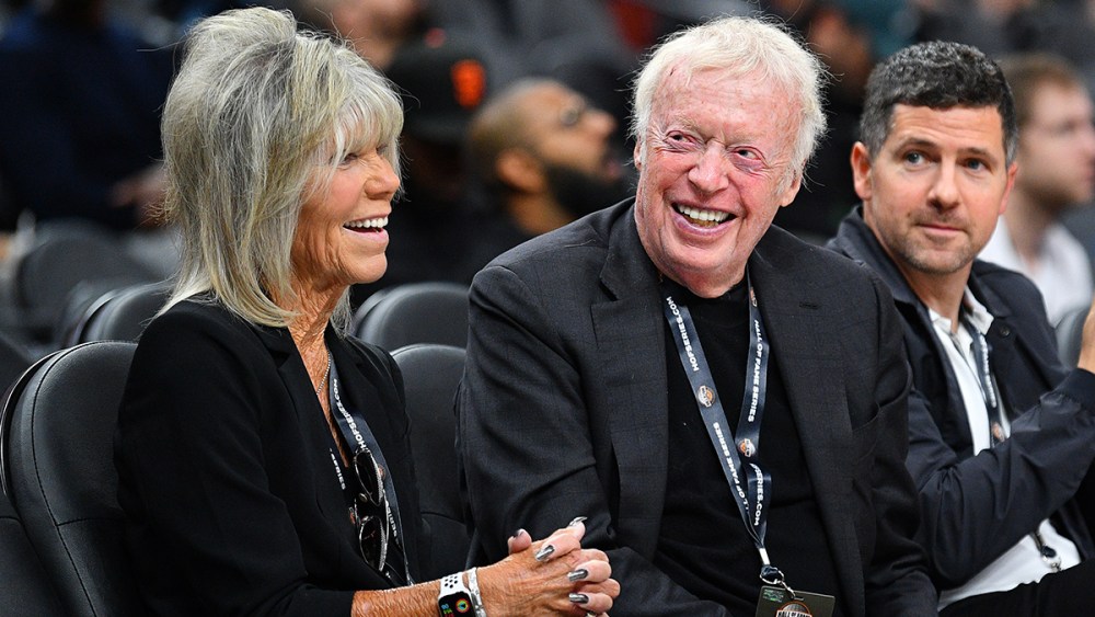 nike-cofounder-phil-knight-donates-$1-billion-for-new-engineering school