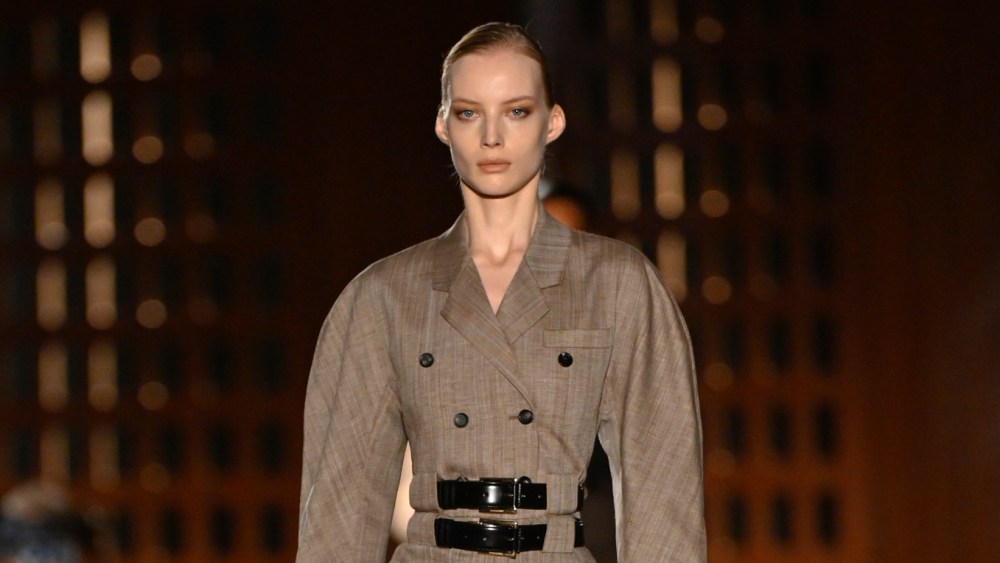 ferragamo-spring-2027:-pocket calls
