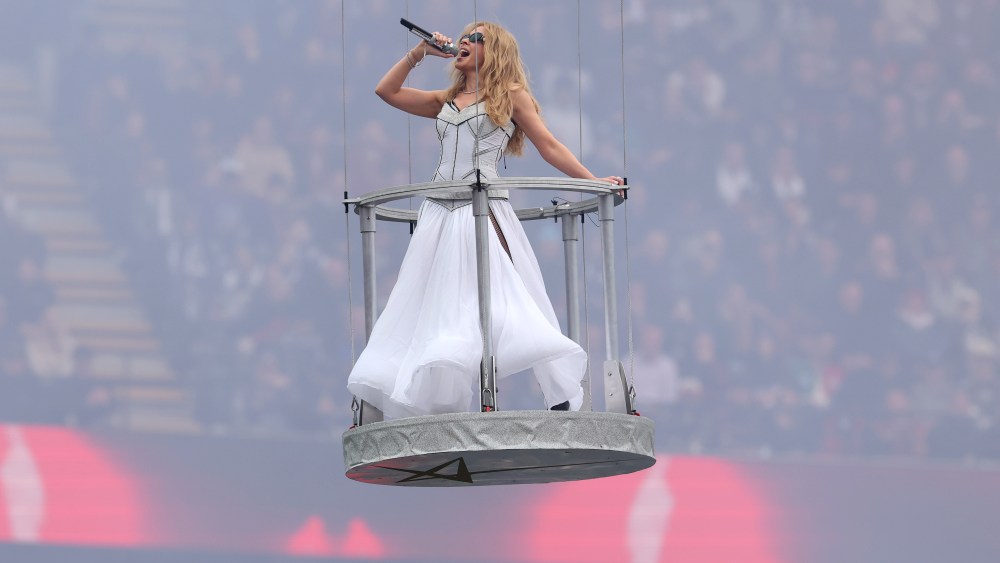 kylie-minogue-wears-custom-dolce-&-gabbana-and-bared-footwear-for-afl-grand final