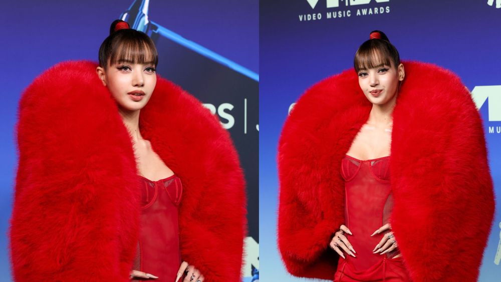 lisa-sees-red-in-crimson-the-attico-gown-and-matching-voluminous-quine-li-coat-at-the-2026-mtv vmas