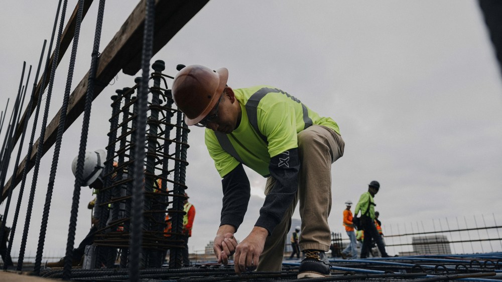 tackling-unavoidable-challenges-in-blue-collar-work-gear supply
